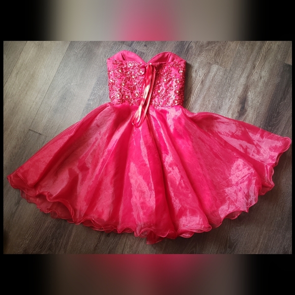 Red Dress - Picture 2 of 3